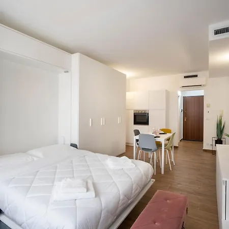 La Rondine - Monolocale Zona Centro ポルデノーネ